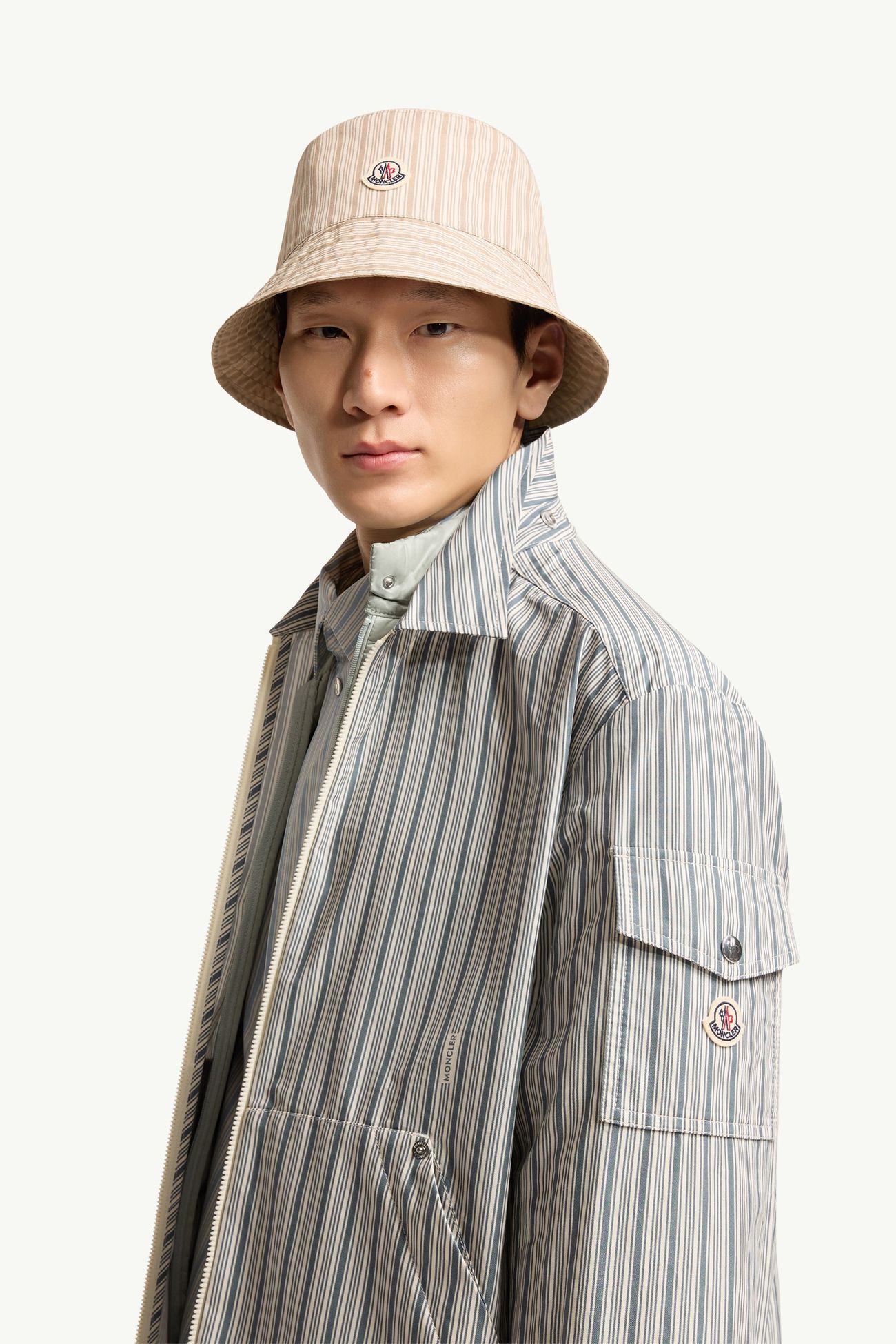 Havas ์คํธ๋ผ์ดํ ํฌํ๋ฆฐ ์
์ธ ์ฌํท ๋จ์ฑ ํ์ดํธ & ๋ธ๋ฃจ Moncler 1